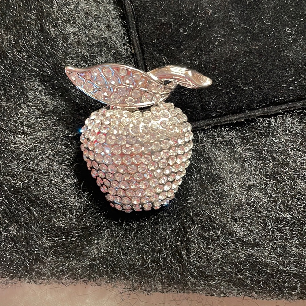 Swarovski crystal APPLE PIN